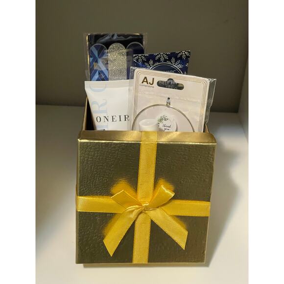 MYSTERY 10 Item Beauty Box NEW - Picture 7 of 9